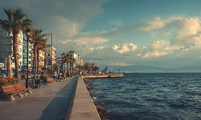 İzmir Kordon boyunca deniz manzarası